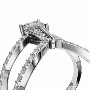 Anillo de Diamante Cultivado en Laboratorio Monarch Crown, Corte Princesa de 49 Piezas, Banda Certificada IGI, Claridad VVS, Oro - Product Image 2