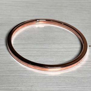 กำไลข้อมือทองแดงแท้ ลวดพันทำมือ กำไลแฟชั่นแบบหนา ปรับขนาดได้ กำไลคริสตัลแบบกำหนดเอง รูปทรงเรขาคณิต สำหรับผู้หญิง - Product Image 6