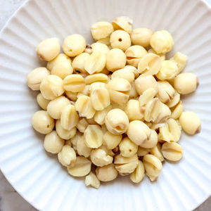 Graines de lotus séchées entières de haute qualité, riches en nutriments, pour le thé, à consommer après mélange avec de l'eau, en vrac. - Product Image 1