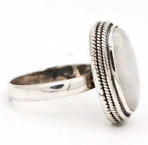Bague ovale vintage faite à la main en argent sterling massif 925 avec pierre de lune arc-en-ciel certifiée IGI de haute qualité pour femme, idéale pour les soirées - Product Image 6