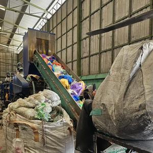 Prix des tuyaux HDPE100 en Thaïlande, granulés de masterbatch naturel, résine de film soufflé, matière première durable par tonne, résine recyclée - Product Image 4