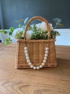 Exquisita Cesta de Mimbre Hecha a Mano, Ecológica y de Lujo, para Damas de Honor, Porta Flores Decorativo para Bodas Rústicas - Product Image 1