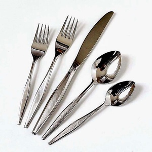 Meilleure vente en acier inoxydable argent nickel couteau fourchette cuillère ensemble incroyable poignée dans une boîte-cadeau élégant ensemble de couverts - Product Image 1