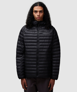 Chaqueta acolchada ligera para hombre, negra, con cuello alto y cremallera, con relleno horizontal. - Product Image 4