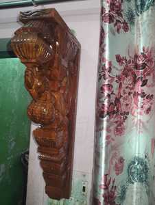 Consola Decorativa de Pared Curva de Madera Hecha a Mano con Diseño de Pavo Real Art Deco - Soporte Decorativo para Cumpleaños y Bautizos - Product Image 4