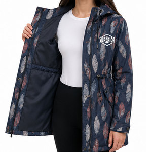 Chaqueta Larga de Lujo para Mujer con Exterior Impermeable, Interior de Forro Polar Suave, Capucha Ajustable y Estilo Urbano Moderno - Product Image 6