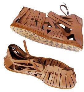 Sandalias romanas artesanales de cuero genuino, sandalias de gladiador, calzado artesanal griego con cordones y suela con clavos para Halloween - Product Image 6