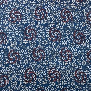 Tela tradicional hecha a mano de algodón con estampado floral para ropa - Product Image 2