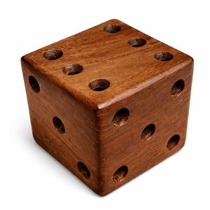 Dés en bois faits à la main, style antique, perforés, pour jeux ou décoration - Product Image 1