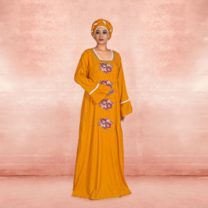 Caftán de Rayón Bordado con Apliques Florales, Detalle Elegante en el Cuello, Mangas Suaves con Vuelo y Silueta Larga hasta el Suelo - Product Image 5