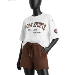 Conjunto de Camiseta y Pantalones Cortos de Felpa de Algodón Premium para Mujer, Color Blanco, con Estampado Puff, Parche Bordado con Logotipo, 100% Algodón - Product Image 4