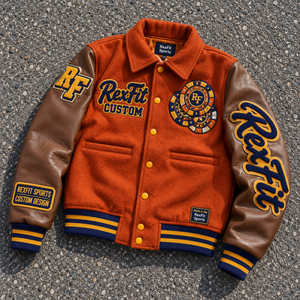 Chaqueta Bomber Varsity para Hombre al por Mayor con Letras Bordadas en Chenille, Mangas con Aspecto de Cuero y Parches de Insignias Personalizados - Product Image 3