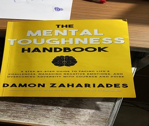 Manual de resistencia mental de Damon Zahariades, edición en papel. - Product Image 1