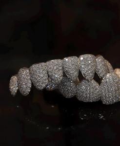 Suministro Directo de Fábrica: Nuevas Capas Dentales Grillz de Oro con Diamantes para Amantes de la Joyería Hip Hop, Duraderas y Disponibles a Precios Competitivos - Product Image 5