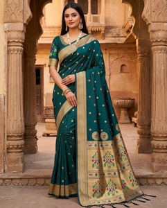 Sari de Seda Banarasi Verde con Bordado de Hilo, Traje Tradicional para Bodas y Fiestas con Blusa para Mujer - Product Image 1