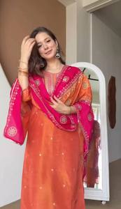 Salwar Kameez de Seda Naranja para Mujer con Dupatta Rosa Bordada, Largo hasta el Suelo, Sin Arrugas, para Fiesta, con Bordado Chinon y Encaje - Product Image 1