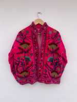 Blouson Bomber Rose en Coton Velours Tricoté Brodé, Style Floral Suzani Bohème, Écologique et Respirant, avec Lettres