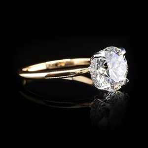 Anillo de Compromiso de Plata de Ley 925 con Moissanita de Dos Quilates en Forma de Pera con Engaste de Garras, Joyería de Boda Moderna Chapada en Rodio - Product Image 4