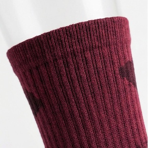 Chaussettes pour hommes à motif géométrique, tricotées, respirantes, en spandex et polyester, style sportif régulier pour l'automne - Product Image 4