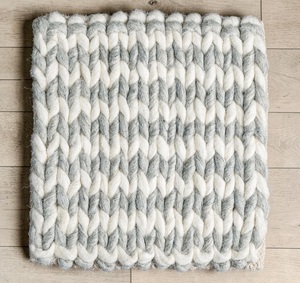 Alfombra Tejida a Mano HARI ENTERPRISES HE420, Alfombra de Lana Gruesa Trenzada, Estilo Moderno Neutral para el Hogar, Pelo Medio - Product Image 1
