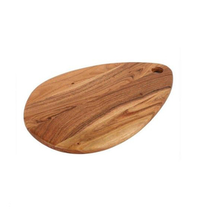 Planche à découper en bois unique en forme de larme, dotée de motifs de grain naturel riches et d'un trou supérieur intégré pour couper les légumes - Product Image 4