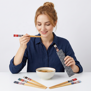 Baguettes à sushi personnalisées, portables, jetables, écologiques, en bambou fait main, au design contemporain et finition lisse, style artisanat du vieux charpentier - Product Image 1
