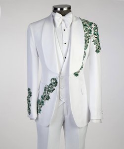 Costume de smoking blanc pour homme avec broderie de cristaux verts – Blazer de luxe pour mariage, bal de promo et soirées formelles - Product Image 1