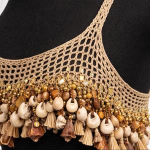 Top Corto de Ganchillo Bohemio Hecho a Mano OEM/ODM, Ecológico, con Adornos de Conchas y Borlas, para Mujer - Product Image 1