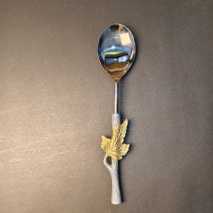 ช้อนชาด้ามใบไม้สองสีเงินและทอง ดีไซน์ใบเมเปิลสุดหรู สำหรับร้านอาหารระดับไฮเอนด์และใช้ในบ้าน - Product Image 2
