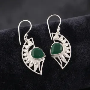 Boucles d'oreilles pendantes bohèmes en argent sterling 925 pour femmes, motif géométrique, onyx vert serti clos, boucles d'oreilles pendantes faites à la main, pour tous les jours - Product Image 1