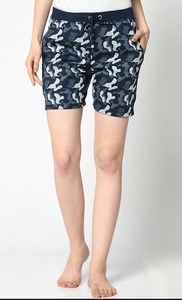 Shorts de bain pour femmes, imprimé camouflage marine, taille mi-haute avec cordon de serrage, poches, séchage rapide, tissu tricoté, coupe décontractée - Product Image 1