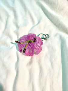 Porte-clés élégant fait main avec broderie de visage perlée, accessoire de luxe artisanal d'Inde - Product Image 6