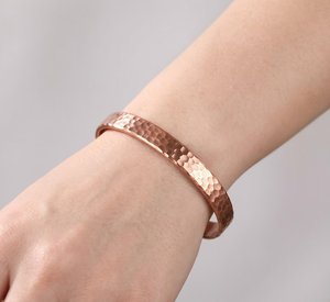 กำไลข้อมือทองแดงลายพิเศษ งานแฮนด์เมด เครื่องประดับโลหะ ผู้ผลิตตามสั่ง - Product Image 2