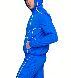 ชุดวอร์มกันลมกันน้ำแบบใหม่ ชุดวอร์มทรงหลวม ชุดวอร์มไนลอนเรียบสีพื้น ชุดวอร์มโพลีเอสเตอร์สะท้อนแสงสำหรับผู้ชาย - Product Image 2