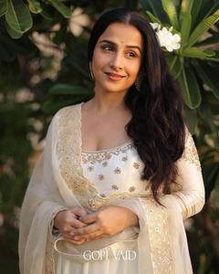 Salwar Kameez Largo de Muselina Pesada para Novia, Diseño de Diseñador, para Fiesta de Novia Pakistaní, Lavable a Máquina, Moda Fatema - Product Image 3