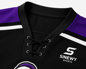 เสื้อฮอกกี้ SINEWY SPORTS ลายซานต้า สีดำม่วง แบบซับลิเมชั่น คอวี แขนยาว สำหรับผู้ใหญ่ ใส่ได้ทั้งชายและหญิง เหมาะสำหรับเล่นฮอกกี้น้ำแข็งในฤดูหนาว - Product Image 4