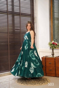 Ensemble de robes maxi Kurtis en rayonne imprimée numériquement, style indien et pakistanais, pour femmes, pour fêtes et occasions décontractées, avec col cœur et volants, élégant - Product Image 6