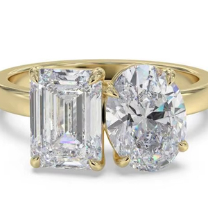 Anillo Clásico Toi Et Moi con Esmeralda y Corte Ovalado, Diamante Cultivado en Laboratorio de 0.80 Ct en Platino - Product Image 1