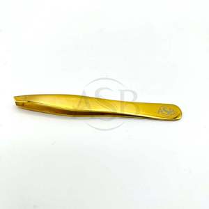 Pinzas con Punta Inclinada Chapadas en Oro, Nuevo Diseño, Acero Inoxidable, Impresión de Logotipo Personalizado, Pinzas Profesionales para Cejas - Product Image 1