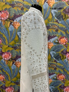 Chaqueta Sherwani de Estilo Geométrico Cibernético con Toque Divino, Diseño Asimétrico de Hexágonos y Lentejuelas Plateadas - Product Image 5