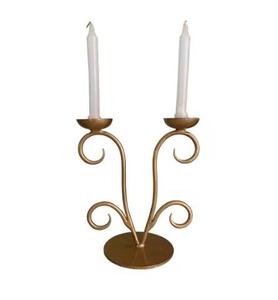 Elegante Portavelas de Metal Dorado con Intrincados Recortes para Crear Patrones de Luz y un Ambiente Acogedor y Invitante en el Hogar - Product Image 2
