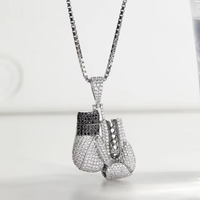 Pendentif Gant de Boxe Sertissage Griffe en Argent 925 Plaqué Rhodium, Style Hip Hop, Effet Iced Out, Coupe Ronde Brillante, Collier Charme Unisexe pour Usage Quotidien