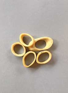 SAMI HANDICRAFTS Juego de 5 Anillos para Servilletas Retro MOP con Borde Dorado Crema, Duraderos, Tema ROMANTICO, Vajilla Elegante para Fiestas Familiares - Product Image 3