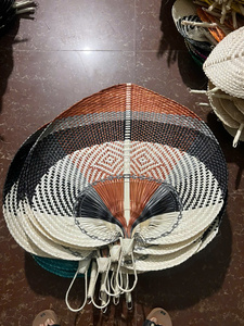 TENDANCES ACTUELLES : Éventail à main en fibre de palme écologique, sûr et pur, idéal pour le refroidissement et comme cadeau de mariage. Vendeur direct. - Product Image 3