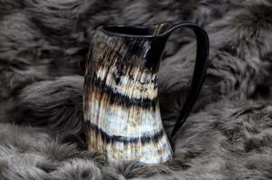 Mug en corne de buffle naturelle de haute qualité avec poignée, motif ange religieux, fabriqué à la main pour la bière, le vin, la miad et l'ale. - Product Image 4