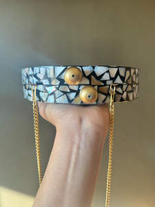 Pochette personnalisable en métal et nacre Design artisanal exquis pour le luxe et l'élégance de tous les jours - Product Image 5