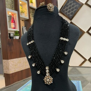 Conjunto de Collar y Pendientes de Perlas Clásicas para Compromiso, Chapado en Oro de la Mejor Calidad, Estilo Kundan, Colección para Bodas y Eventos, para Mujer - Product Image 4