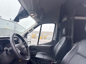 Ford Transit 250 Cargo Van 2021 Usada en Buen Estado con Transmisión Automática 135,591 km (Furgoneta de Panel) - Product Image 5