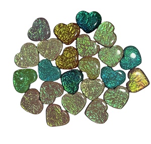 Prix de gros Coeur synthétique artificiel de pierre précieuse pour la fabrication de bijoux Coeur synthétique incroyable disponible à la vente - Product Image 4