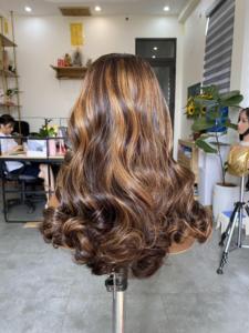 Vente en gros de cheveux vietnamiens Remy à cuticule alignée, perruque frontale droite et colorée avec teinture - Product Image 2